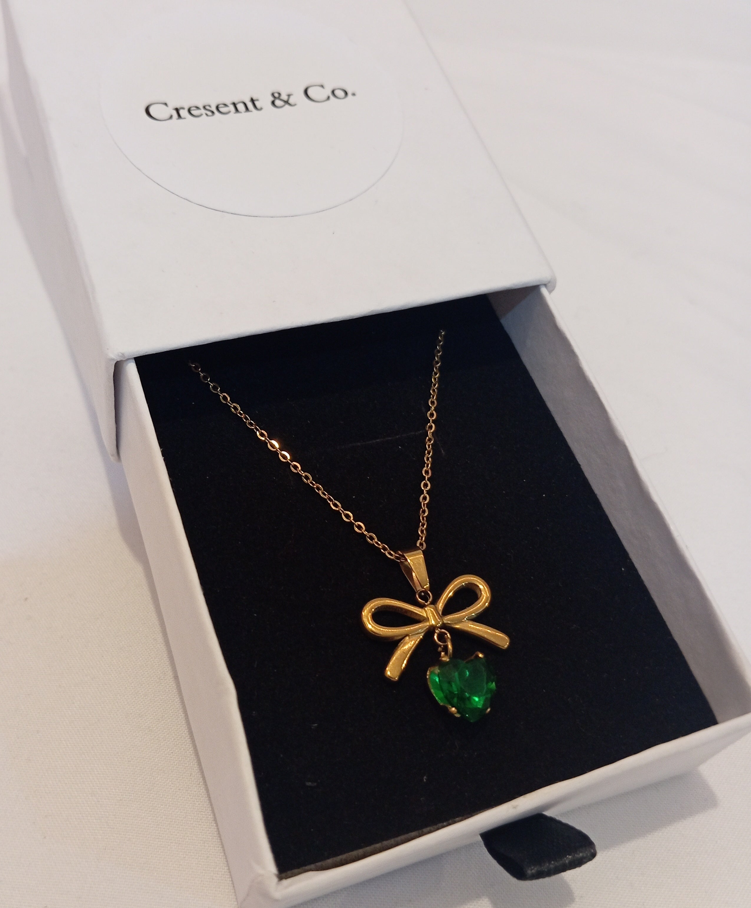 Emerald ribbon necklace 18k gold plated