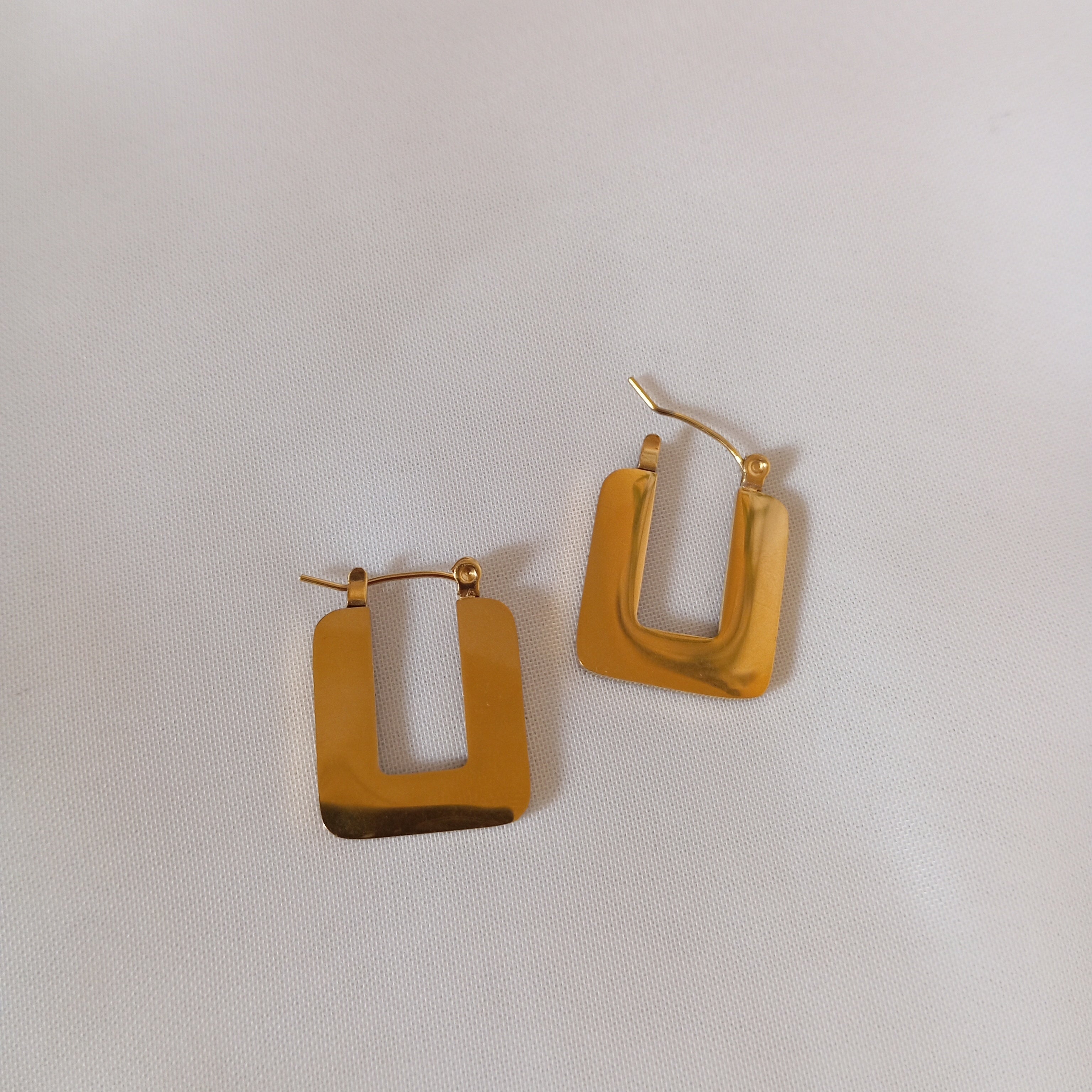 Estée Mini Square Hoop Earrings